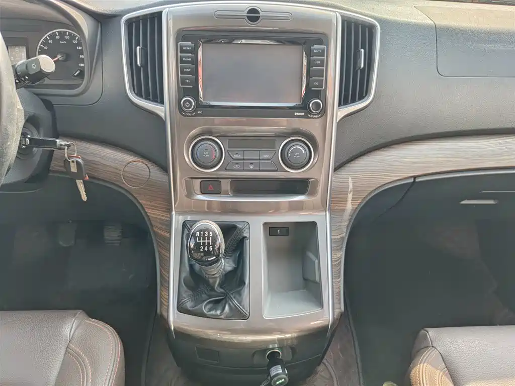 Lingzhi PLUS 2021 2.0L manual luxury model 7 seats купить на сайте DeffCars