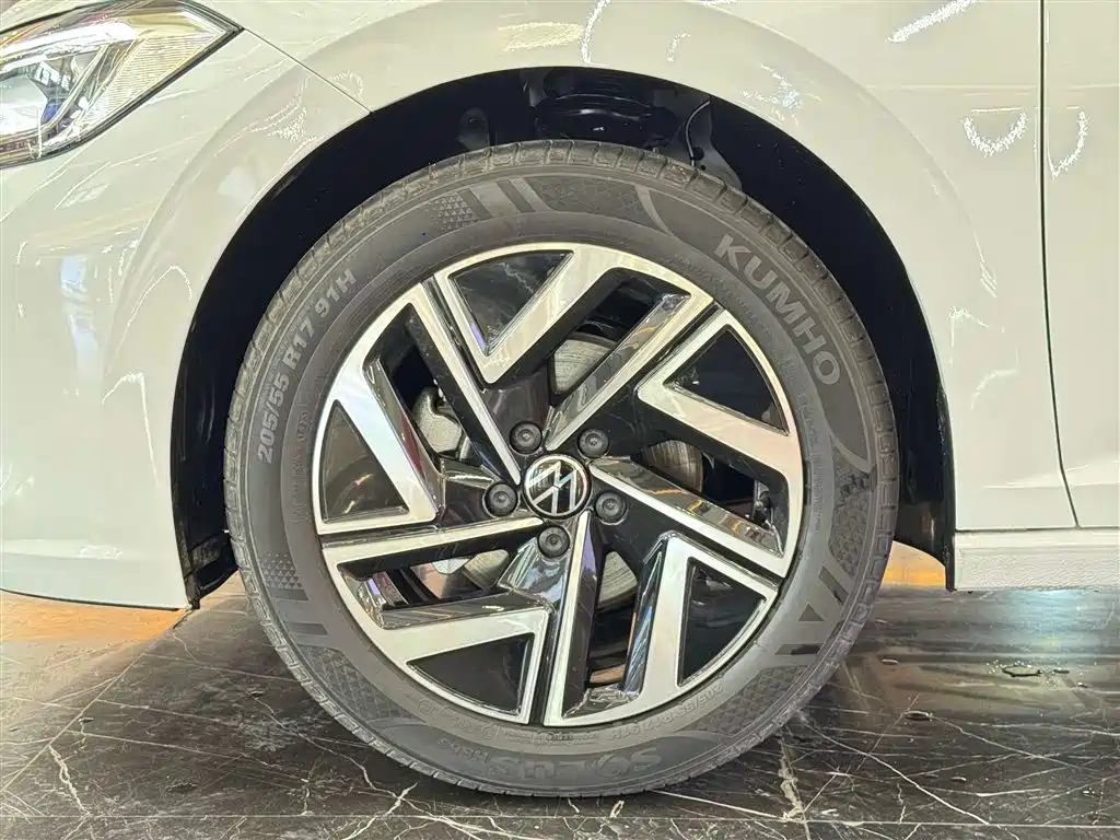 Sagitar 2025 facelift 300TSI DSG flyover version купить на сайте DeffCars
