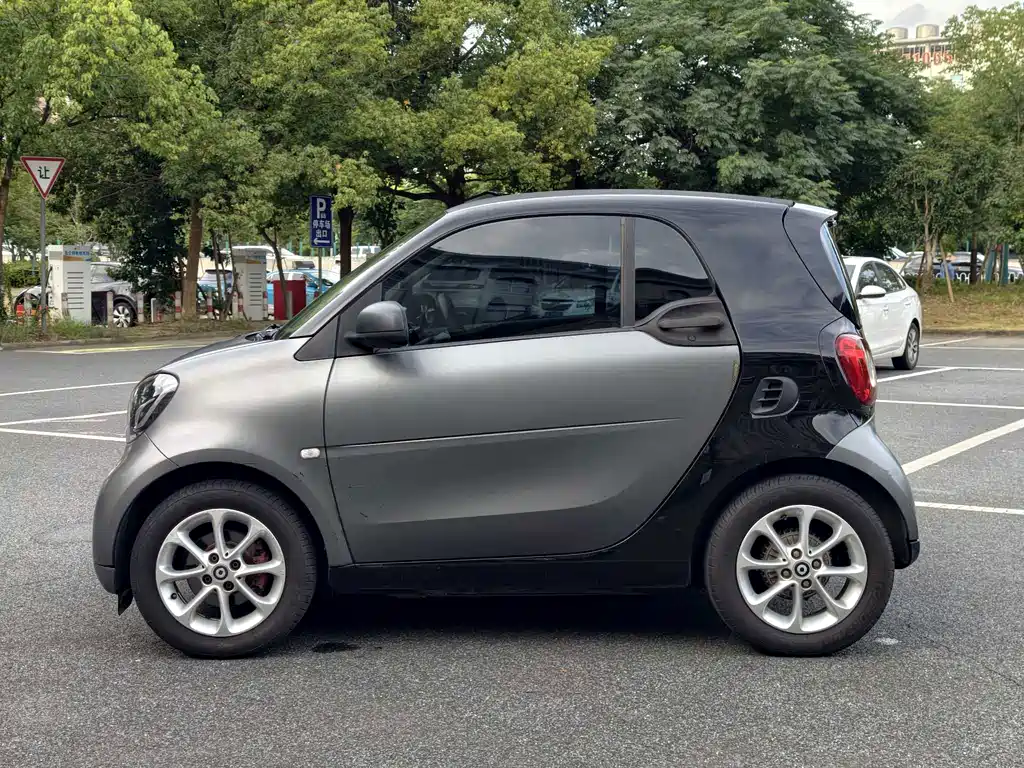 smart fortwo 2017 1.0L 52kW hardtop beloved special edition купить на сайте DeffCars