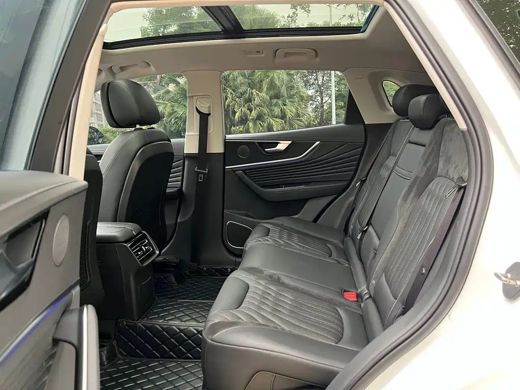 Hongqi HS5 2023 2.0T Qixiang Pro version купить на сайте DeffCars