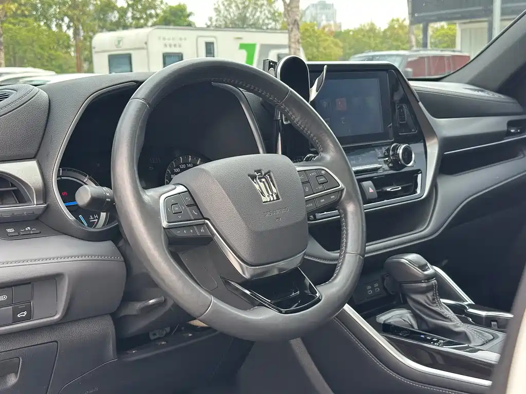 Crown Lufang 2023 2.5L HEV four-wheel drive luxury version купить на сайте DeffCars
