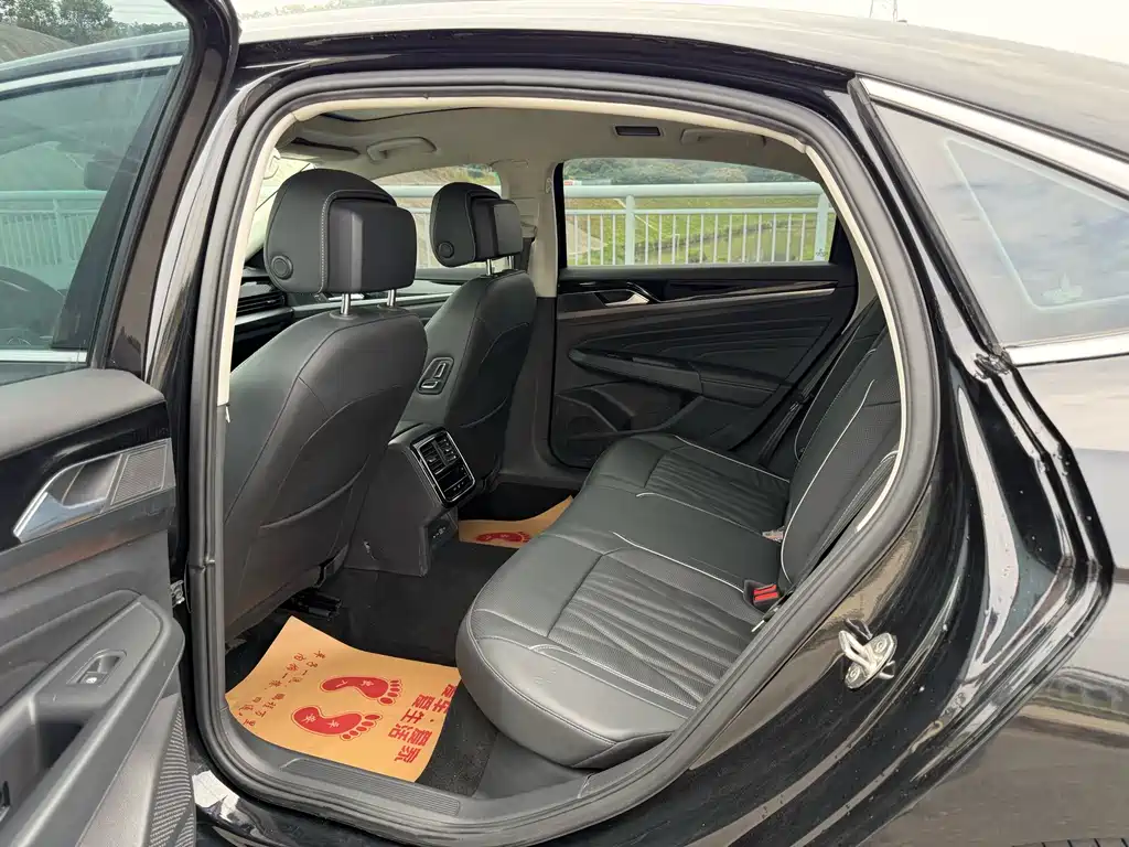 Passat 2024 380TSI Deluxe Edition купить на сайте DeffCars