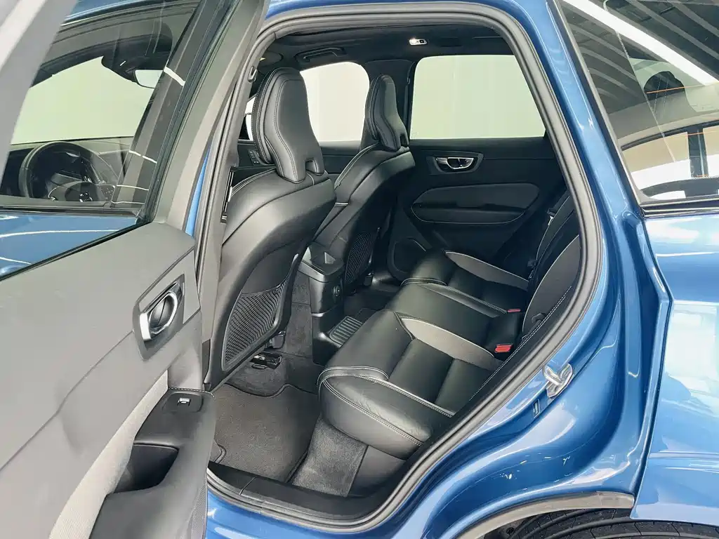Volvo XC60 Plug-in Hybrid 2021 T8 E-Drive Hybrid Zhiyuan Sports Edition купить на сайте DeffCars
