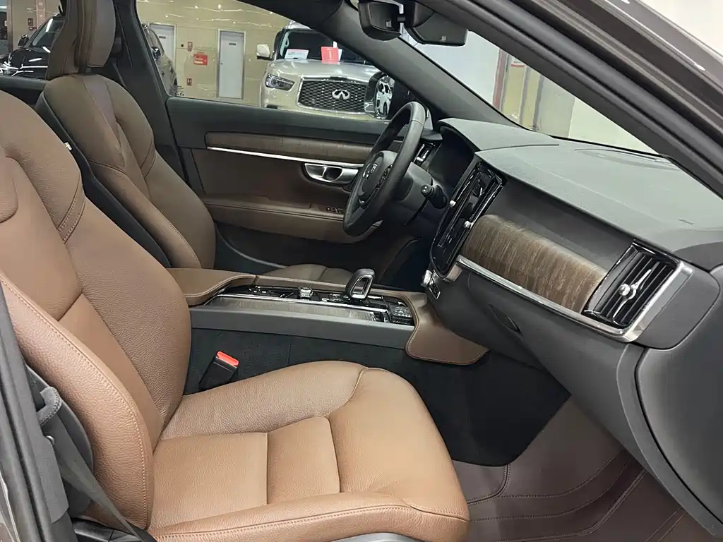 Volvo V90 2024 Cross Country B5 AWD Zhiyuan Edition купить на сайте DeffCars
