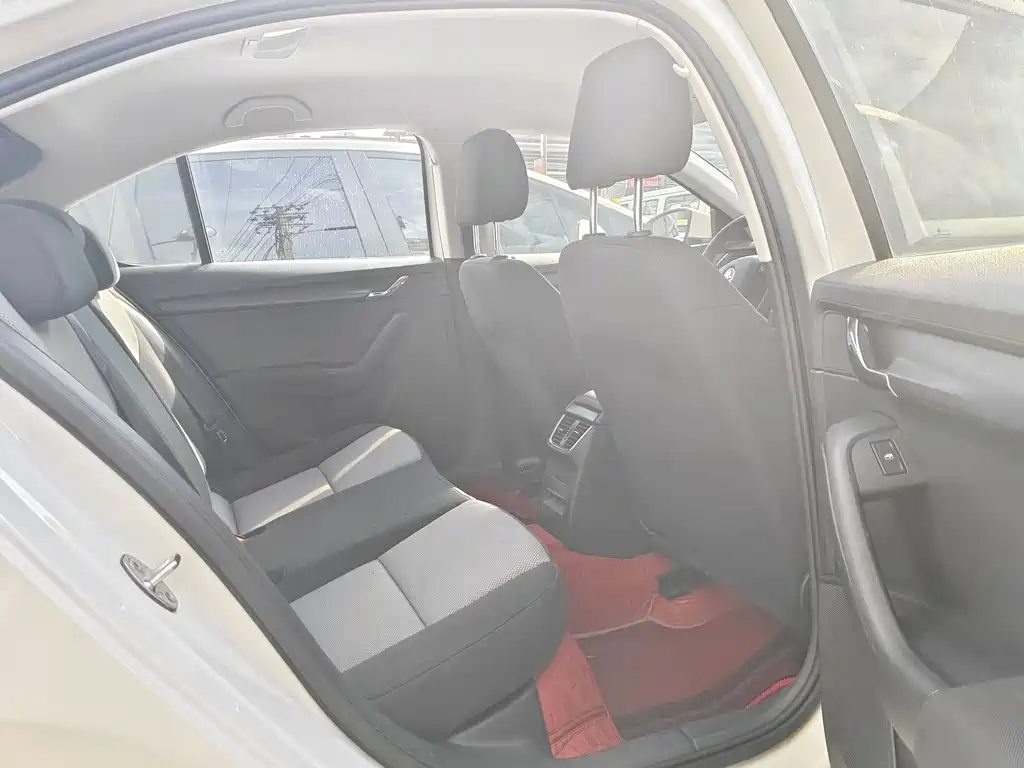 Octavia 2017 Classic 1.6L Automatic Comfort Edition купить на сайте DeffCars