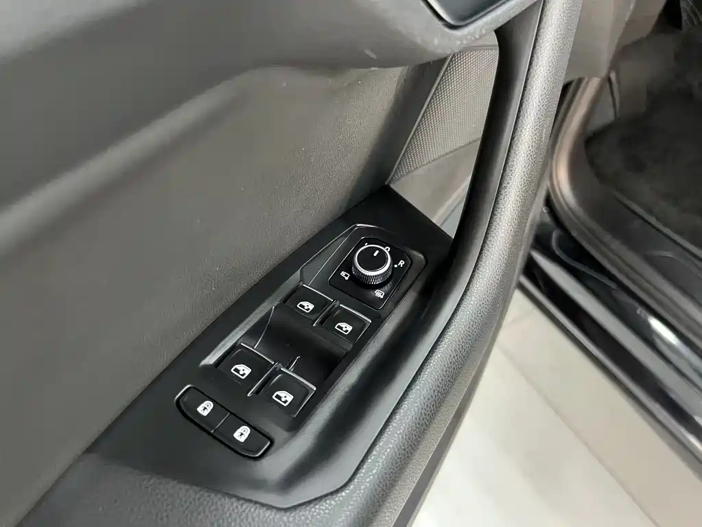 Touareg 2021 2.0TSI Pilot Special Edition купить на сайте DeffCars