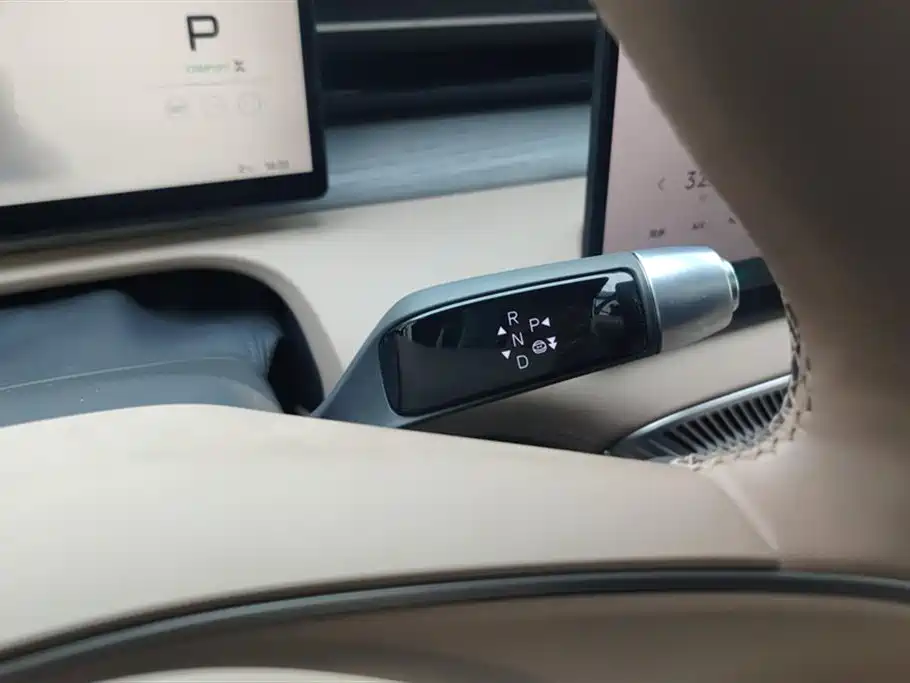 Xpeng X9 2025 pure electric 740 long battery life Max купить на сайте DeffCars