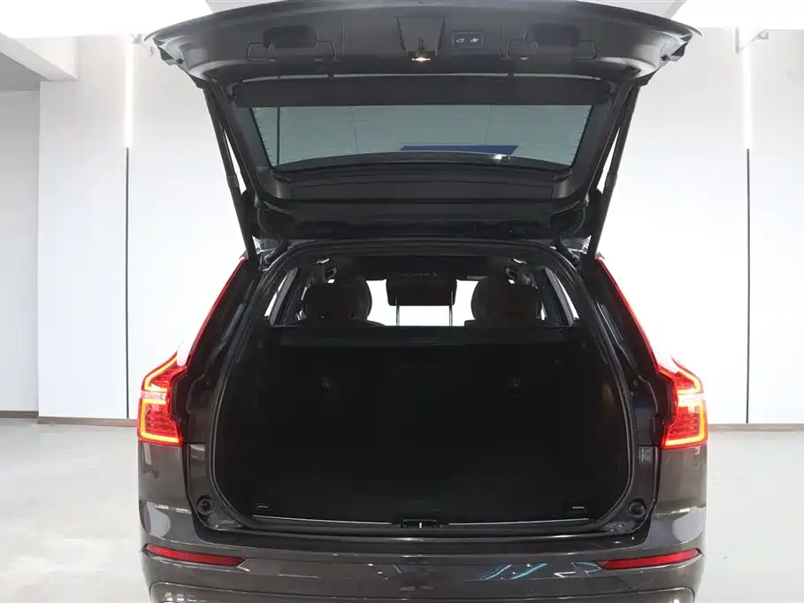 Volvo XC60 2025 B5 four-wheel drive Zhiyuan luxury version купить на сайте DeffCars