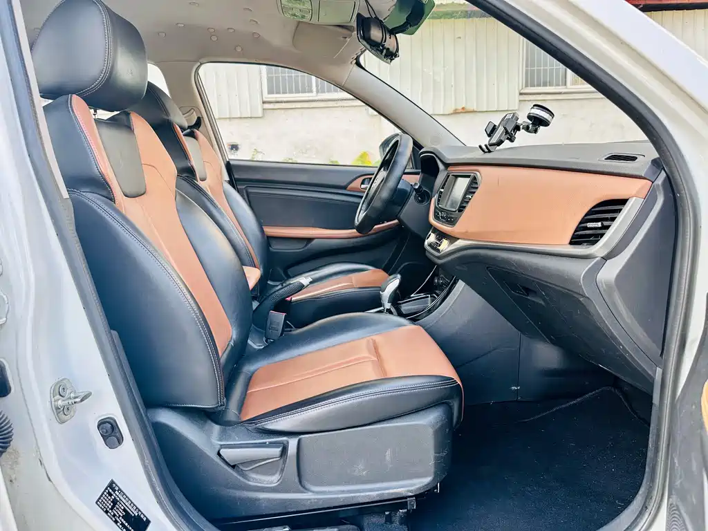 Landwind X2 2017 1.6L automatic sharp version купить на сайте DeffCars