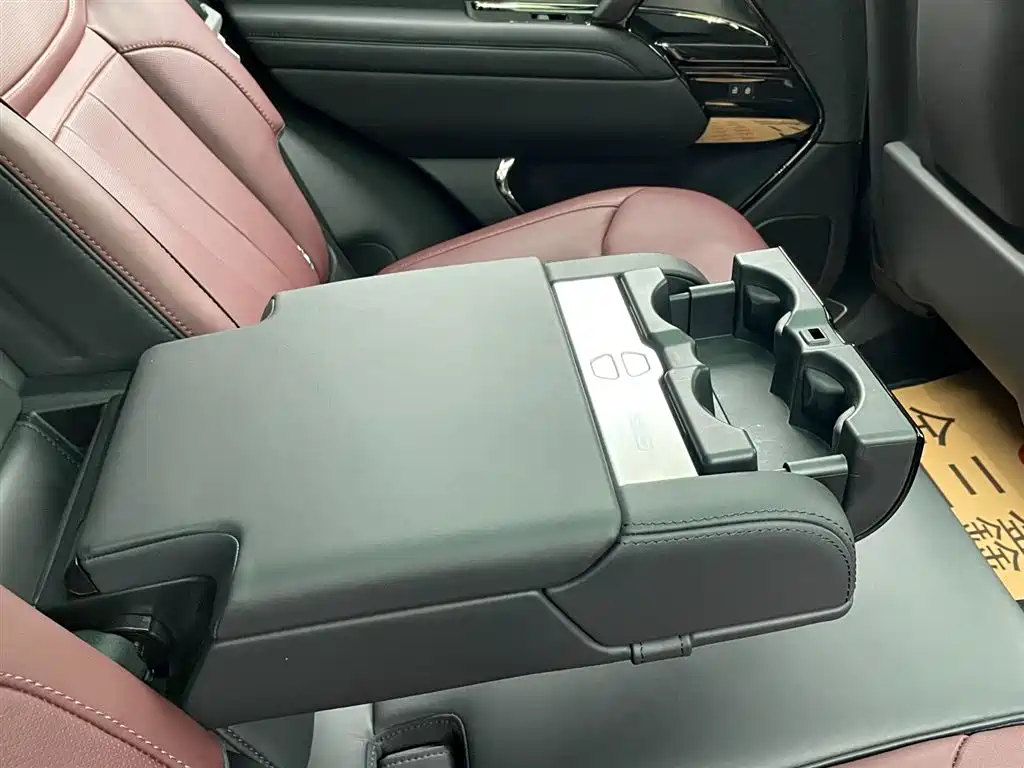 Range Rover Sport 2024 400PS Dynamic SE купить на сайте DeffCars