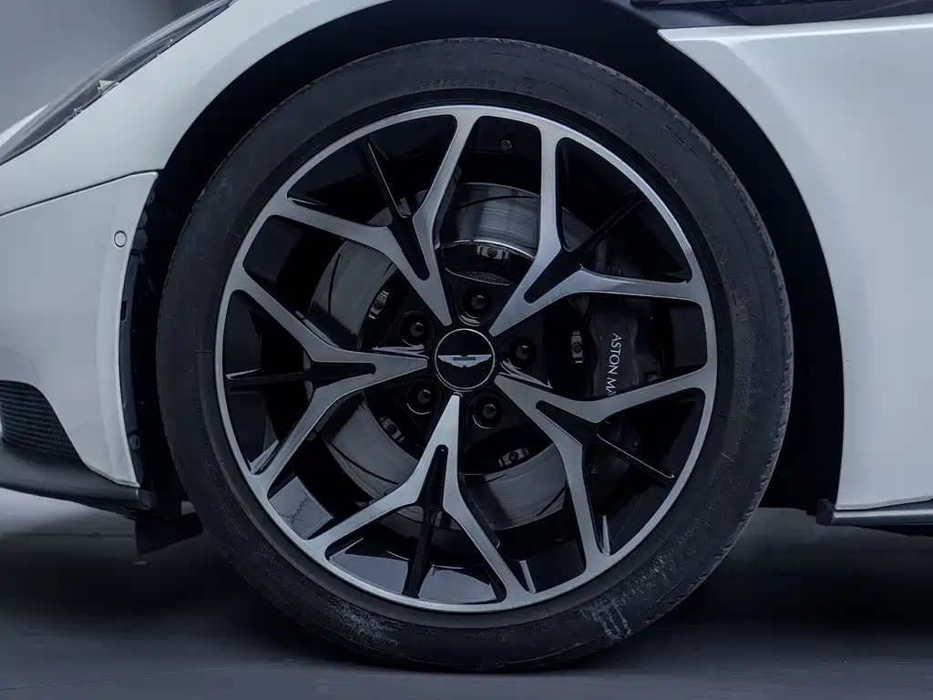 Aston Martin DB11 2019 4.0T V8 Coupe купить на сайте DeffCars