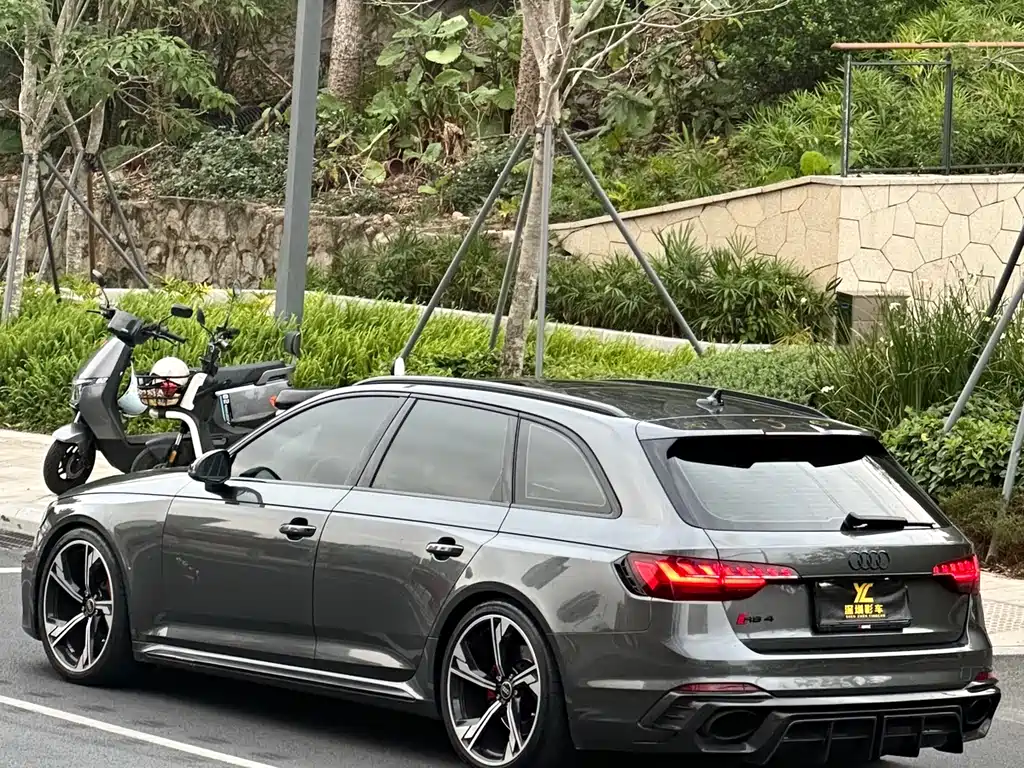 Audi RS 4 2023 RS4 Avant Obsidian Edition купить на сайте DeffCars
