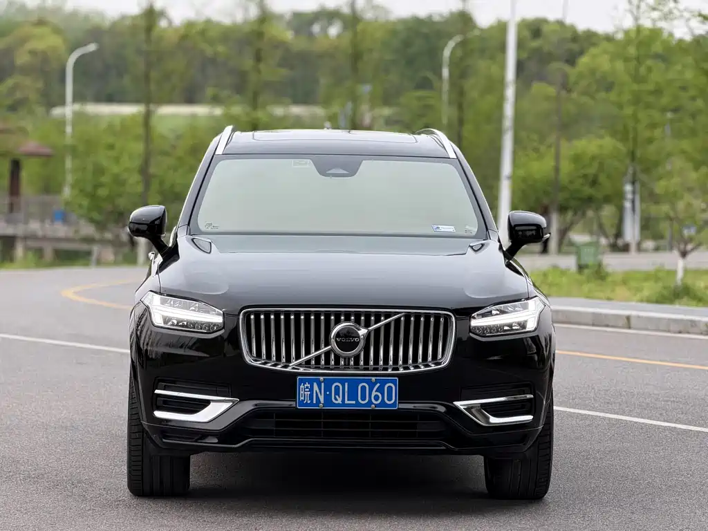Volvo XC90 2023 B5 Smart Deluxe Edition 5-seater купить на сайте DeffCars