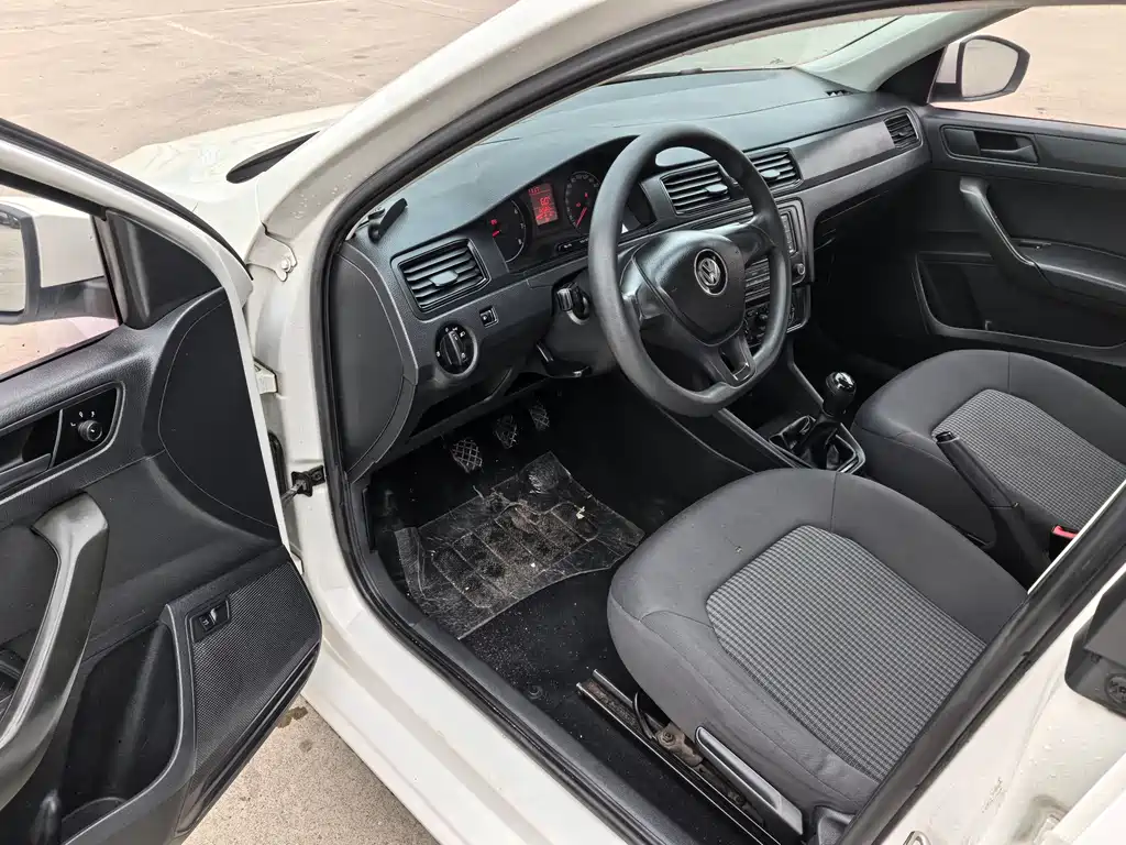 Santana 2016 1.6L Manual Fashion Edition купить на сайте DeffCars