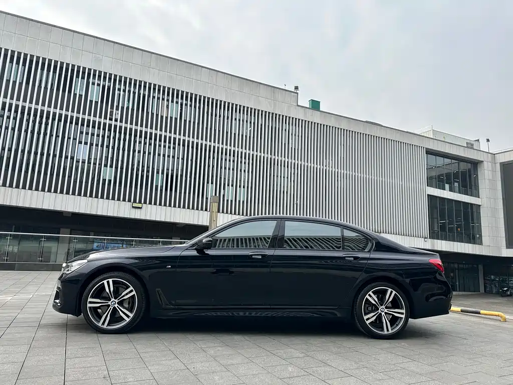 BMW 7 Series 2018 740Li xDrive Exclusive M Sports Package купить на сайте DeffCars