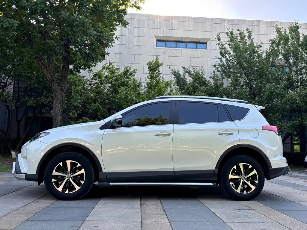 RAV4 Rongfang 2016 2.0L CVT two-wheel drive fashion version National V купить на сайте DeffCars