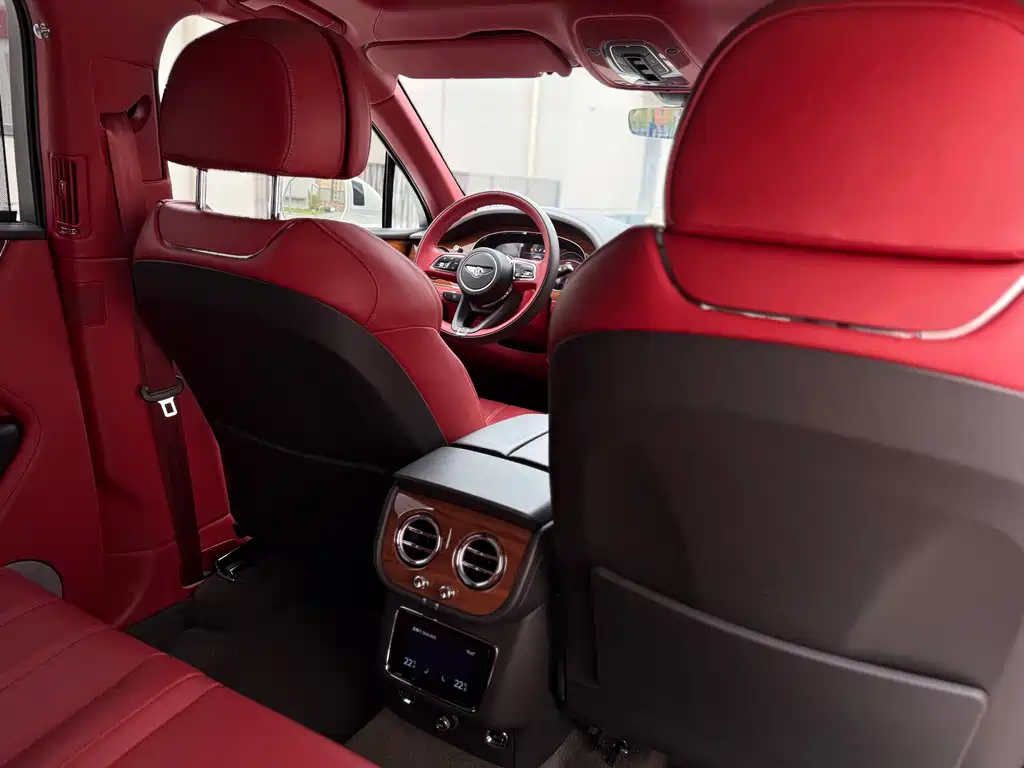 Bentayga 2021 4.0T V8 купить на сайте DeffCars