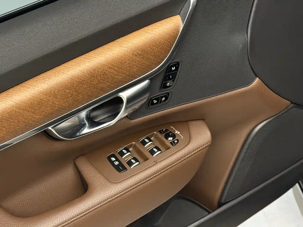 Volvo S90 2021 B5 Zhiyi Luxury Edition купить на сайте DeffCars