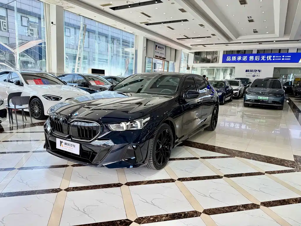 BMW 5 Series 2025 530Li Leading M Sports Package купить на сайте DeffCars