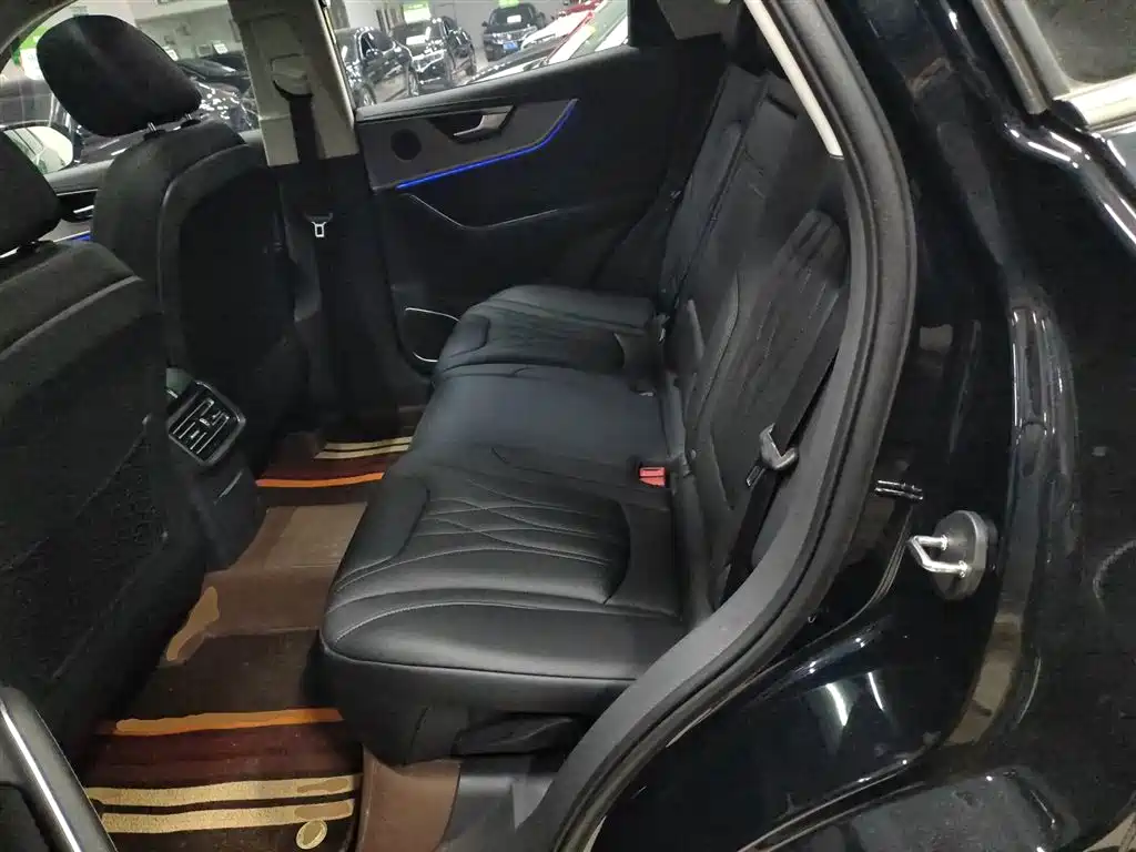Hongqi HS5 2025 2.0T two-wheel drive Qixiang Pro version купить на сайте DeffCars