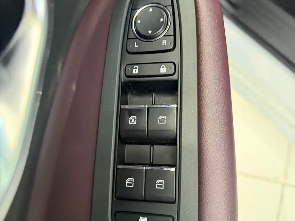 Trumpchi M6 2021 270T DCT Deluxe Edition (seven seats) купить на сайте DeffCars