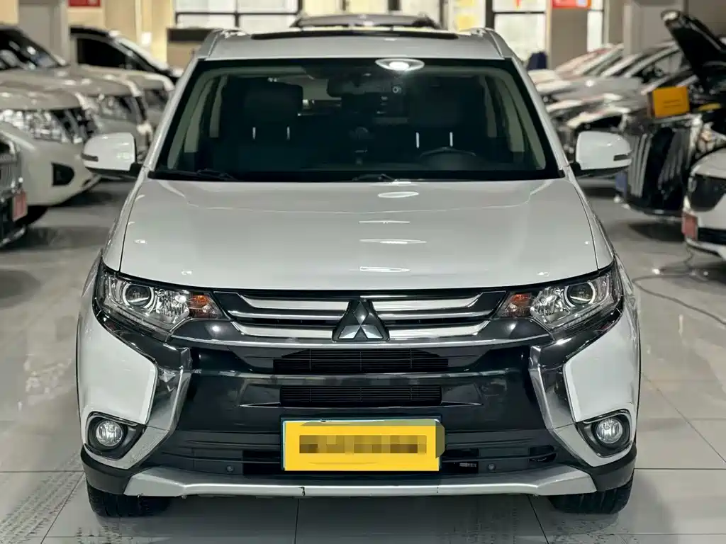 Outlander 2018 2.0L 2WD Honor Edition 5 seats купить на сайте DeffCars