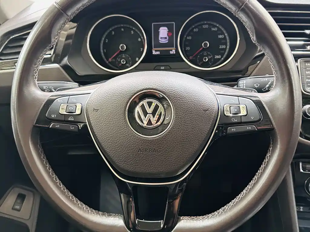 Tiguan L 2017 380TSI automatic four-wheel drive flagship version купить на сайте DeffCars