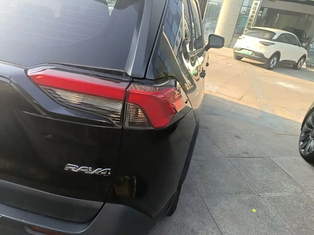 RAV4 2021 2.0L CVT two-wheel drive urban version купить на сайте DeffCars