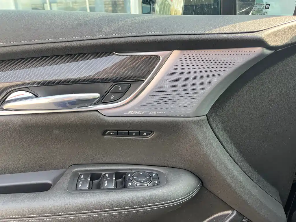 Cadillac XT6 2025 2.0T six-seat four-wheel drive premium executive black label version купить на сайте DeffCars