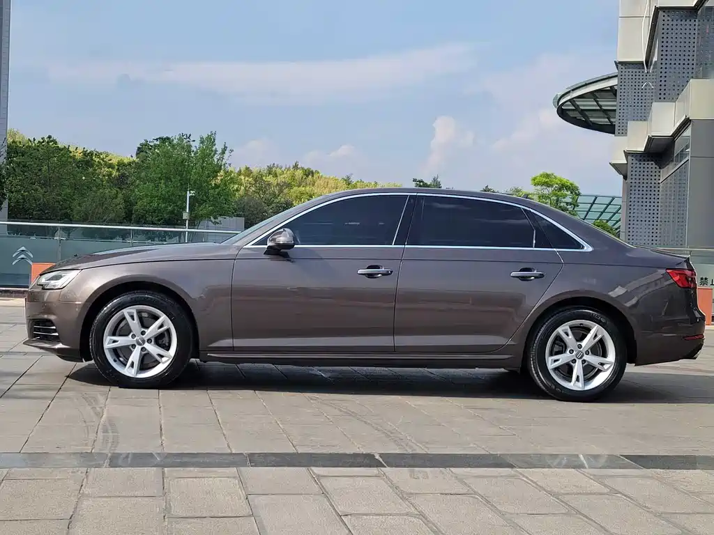 Audi A4L 2017 Plus 40 TFSI Fashion купить на сайте DeffCars