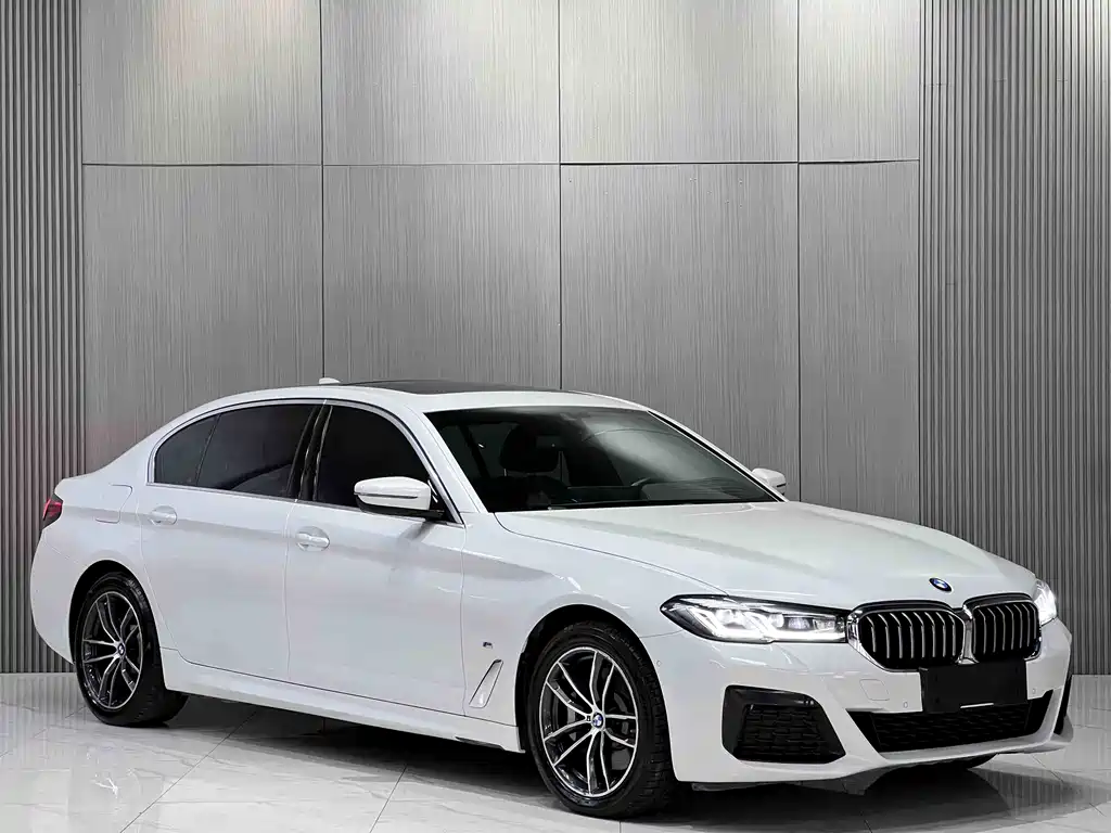 BMW 5 Series New Energy 2021 Model 535Le M Sports Package купить на сайте DeffCars