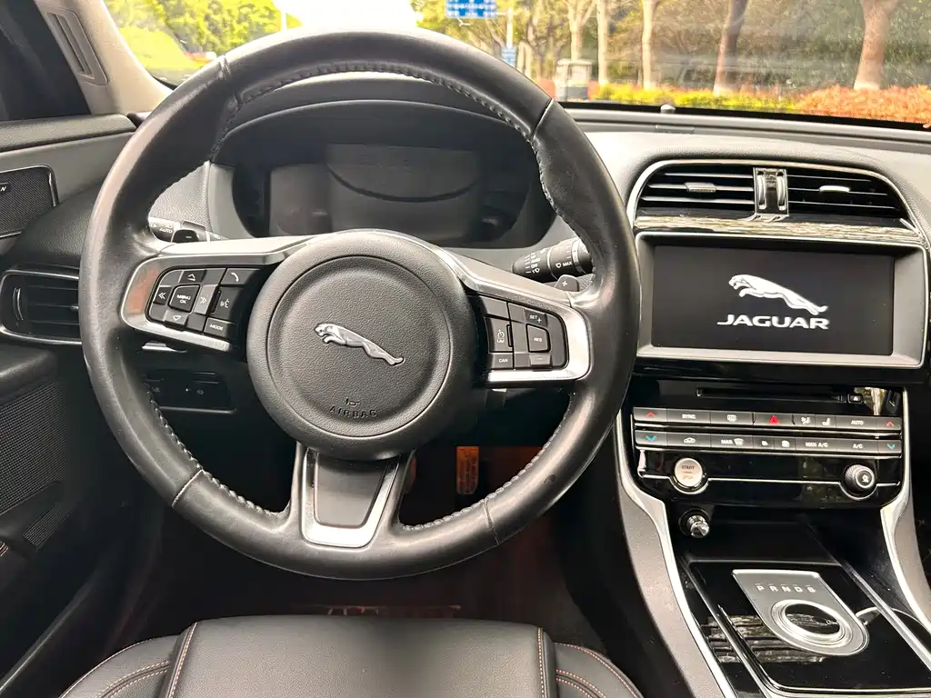 Jaguar XEL 2018 2.0T 250PS Exclusive Edition купить на сайте DeffCars