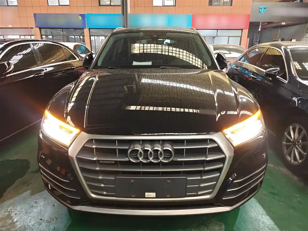 Audi Q5L 2020 40 TFSI enjoys fashionable style купить на сайте DeffCars