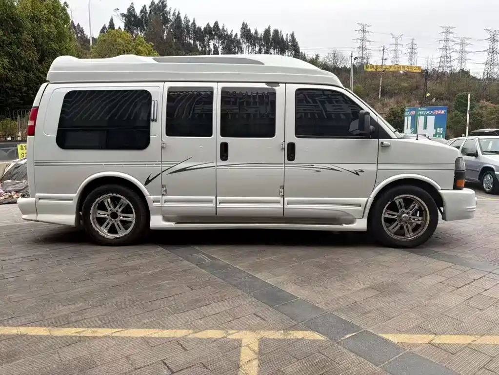 SAVANA 2011 5.3L Business Star 7-seater купить на сайте DeffCars