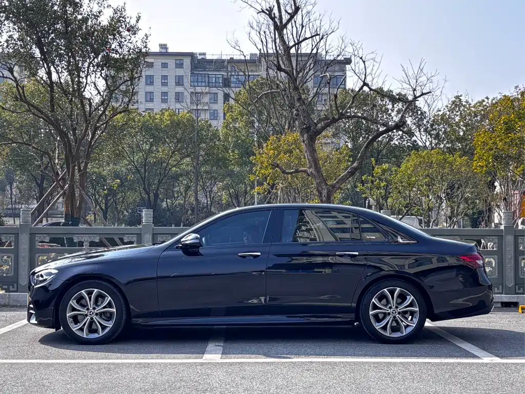 Mercedes-Benz E-Class 2022 E 300 L Sports Luxury купить на сайте DeffCars