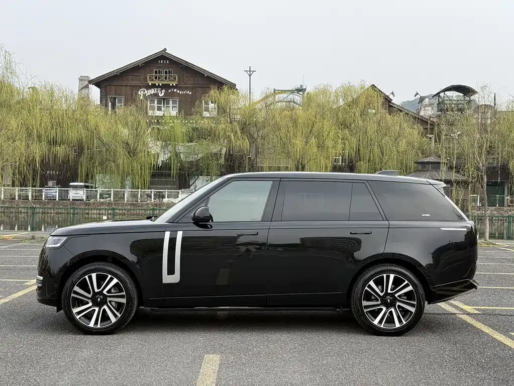 Range Rover 2024 3.0 L6 400PS Genesis Extended Edition купить на сайте DeffCars