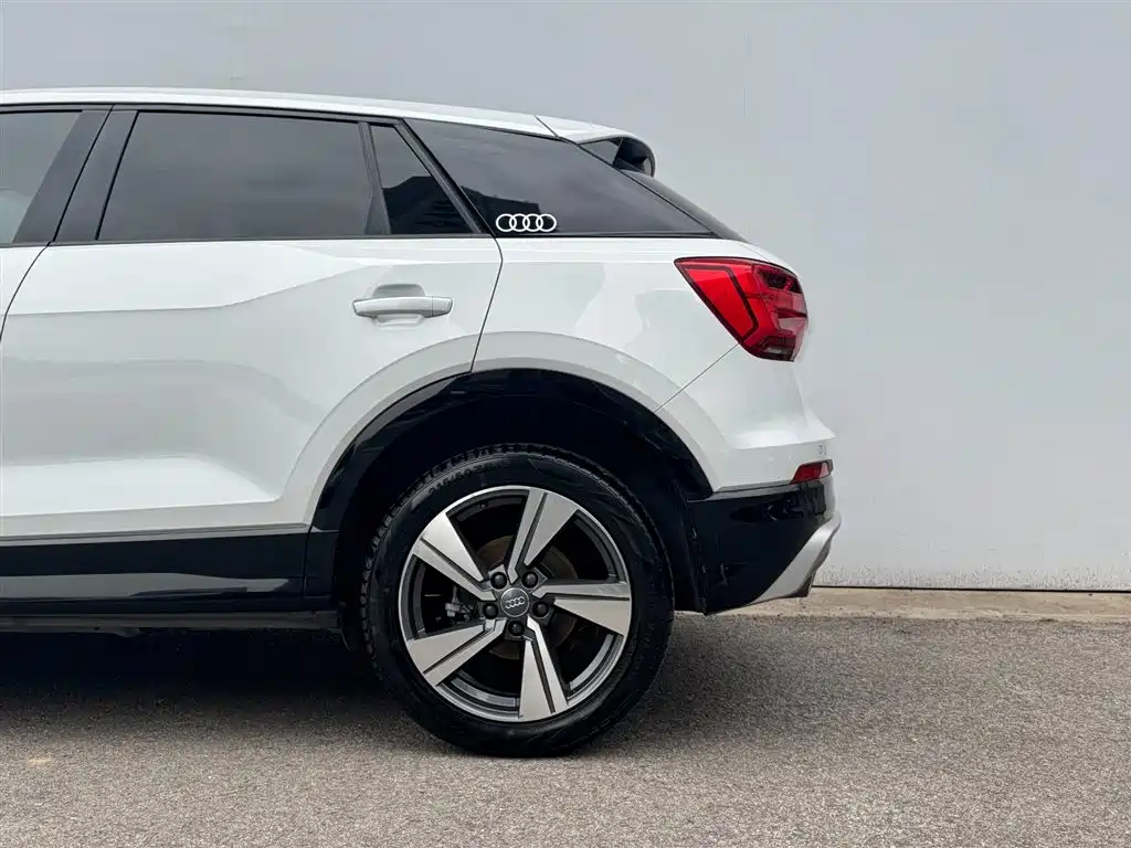 Audi Q2L 2020 35 TFSI fashionable and dynamic купить на сайте DeffCars