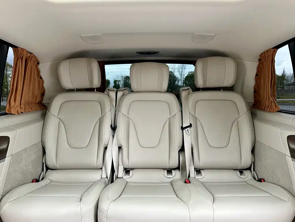 Mercedes-Benz V-Class 2021 V 260 L Long Wheelbase Premium Edition купить на сайте DeffCars
