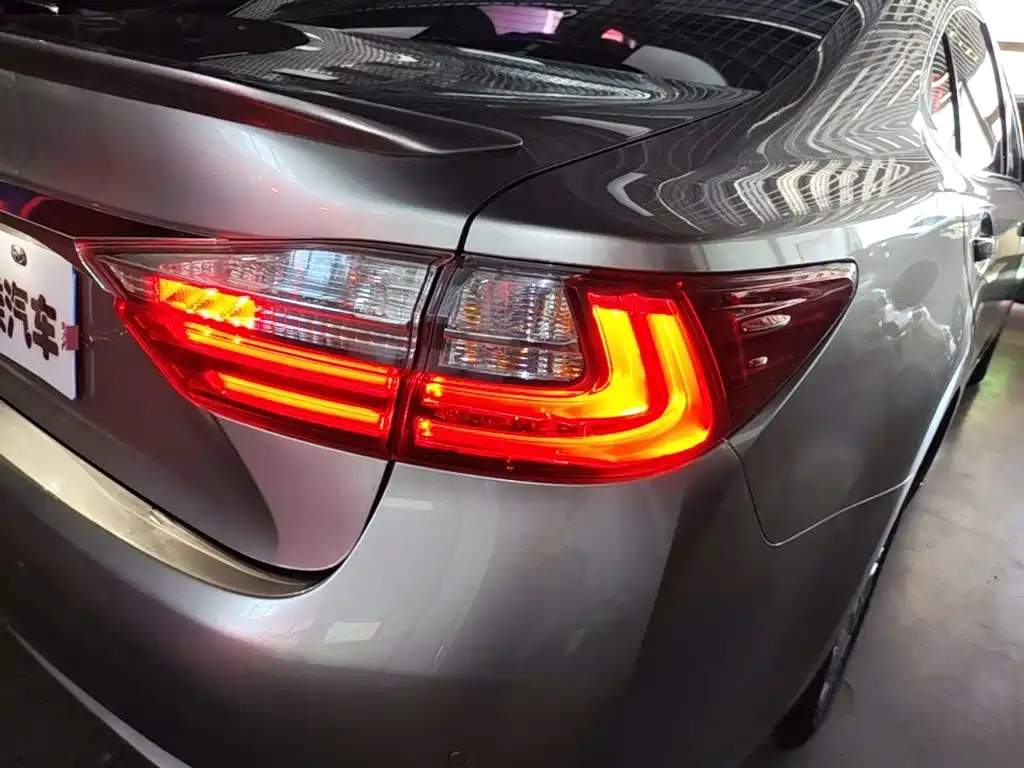 Lexus ES 2015 200 Elite Edition купить на сайте DeffCars