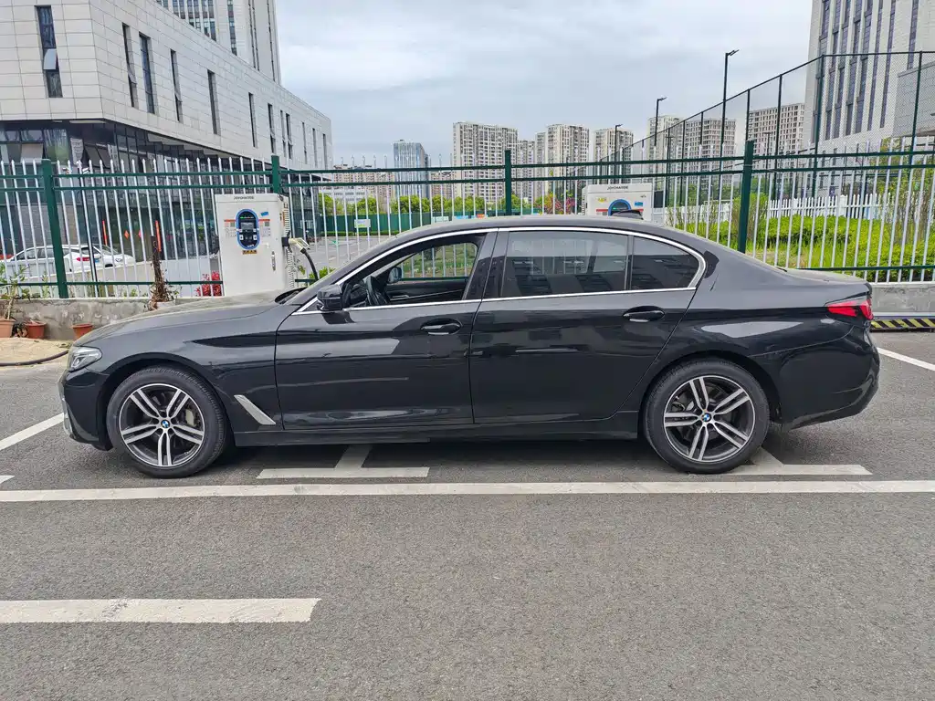 BMW 5 Series 2021 530Li Leading Luxury Package купить на сайте DeffCars