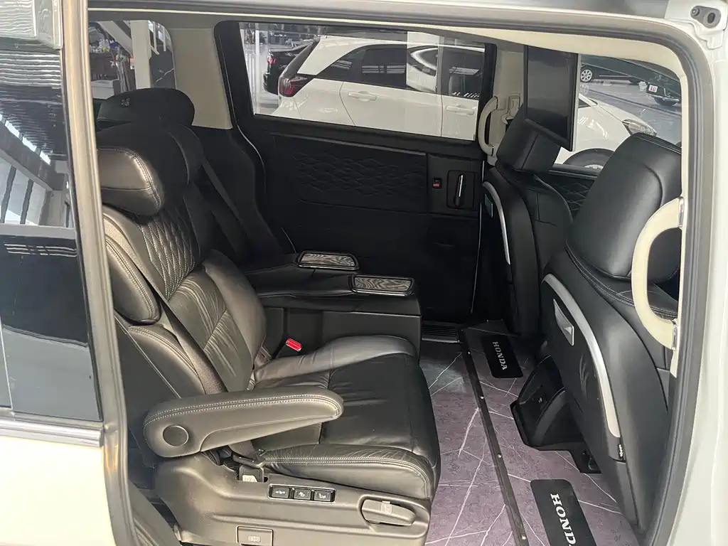 Alison 2022 2.0L e:HEV Deluxe Edition купить на сайте DeffCars
