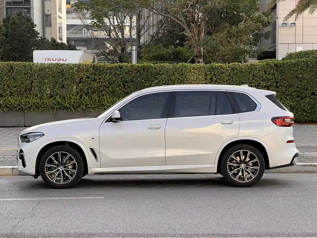 BMW X5 2022 xDrive 30Li M Sports Package купить на сайте DeffCars