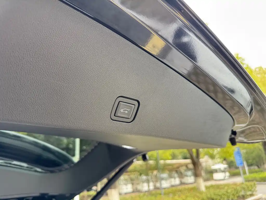 Cadillac XT6 2025 2.0T six-seat four-wheel drive luxury executive classic version купить на сайте DeffCars