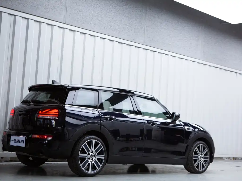 MINI CLUBMAN 2023 2.0T COOPER S Connoisseur купить на сайте DeffCars
