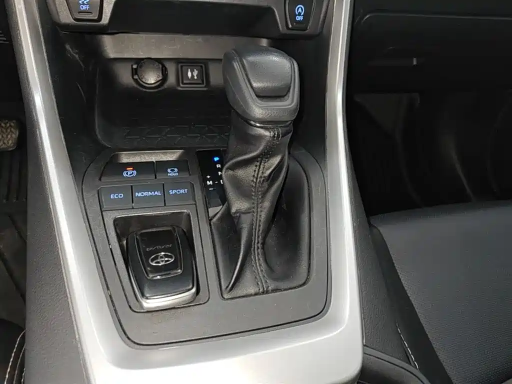 RAV4 Rongfang 2022 2.0L CVT two-wheel drive fashion version купить на сайте DeffCars