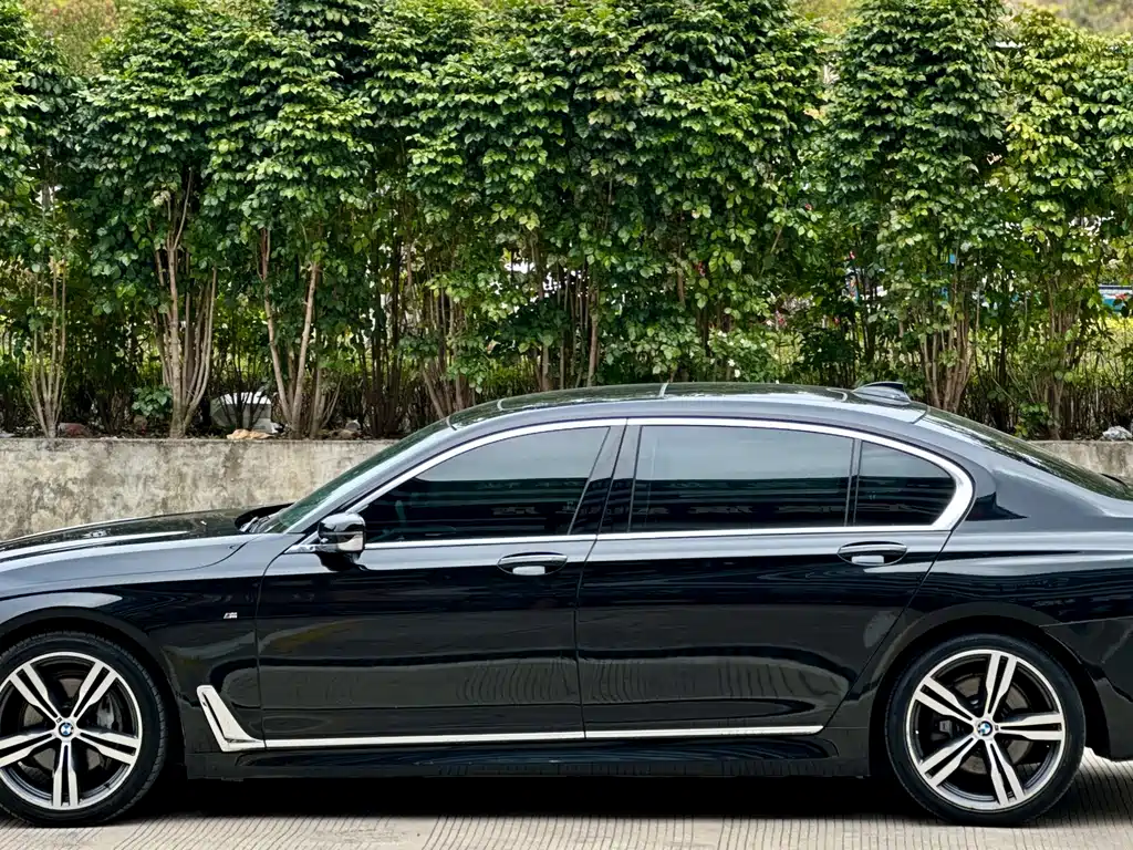 BMW 7 Series 2018 740Li Leading M Sports Package купить на сайте DeffCars