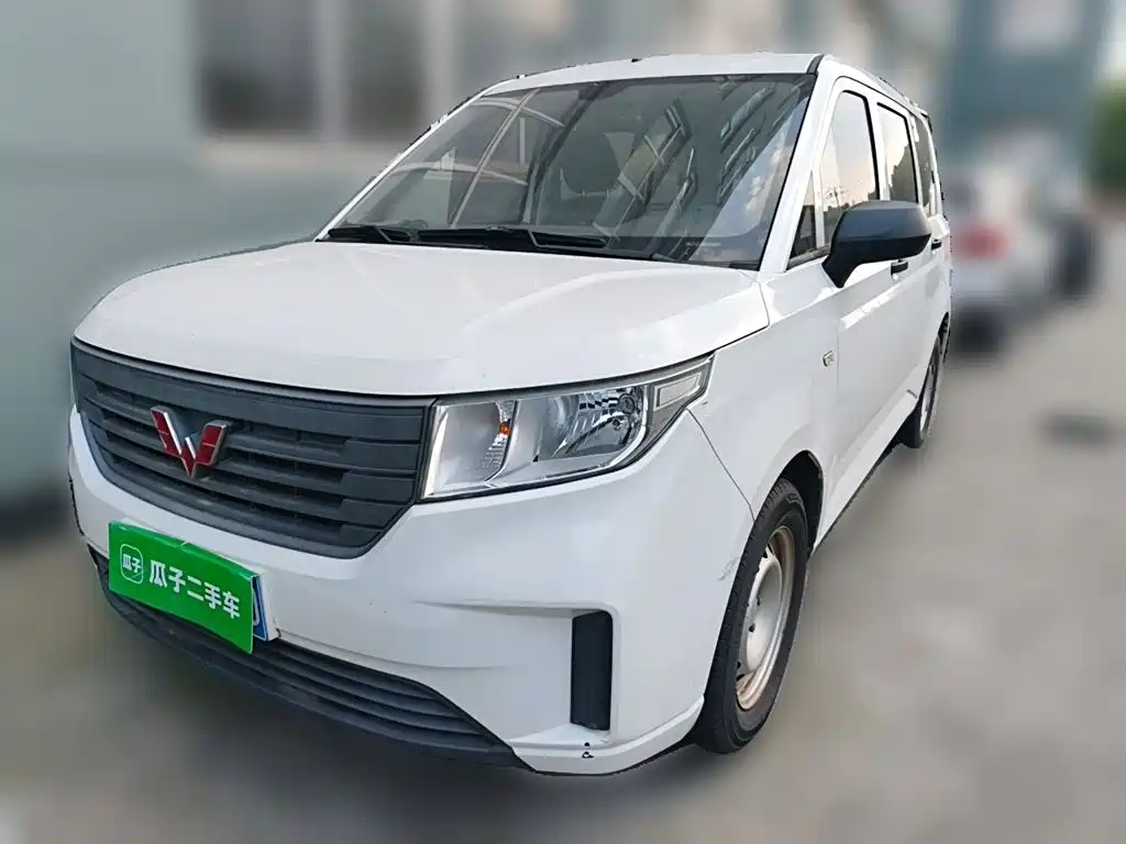 Wuling Hongguang PLUS 2020 1.5L manual standard type 5 seats купить на сайте DeffCars