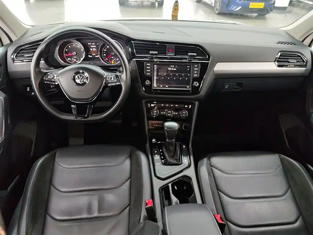 Tiguan L 2017 330TSI automatic two-wheel drive comfort version купить на сайте DeffCars