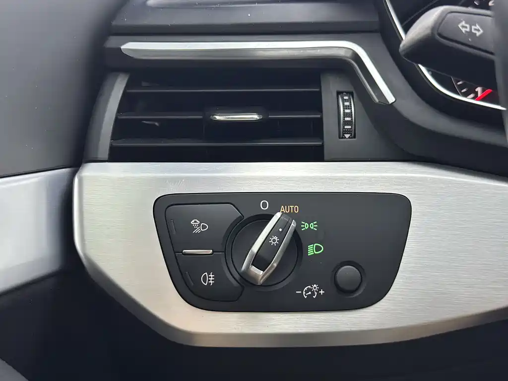 Audi A4L 2019 45 TFSI quattro personalized sports version National VI купить на сайте DeffCars