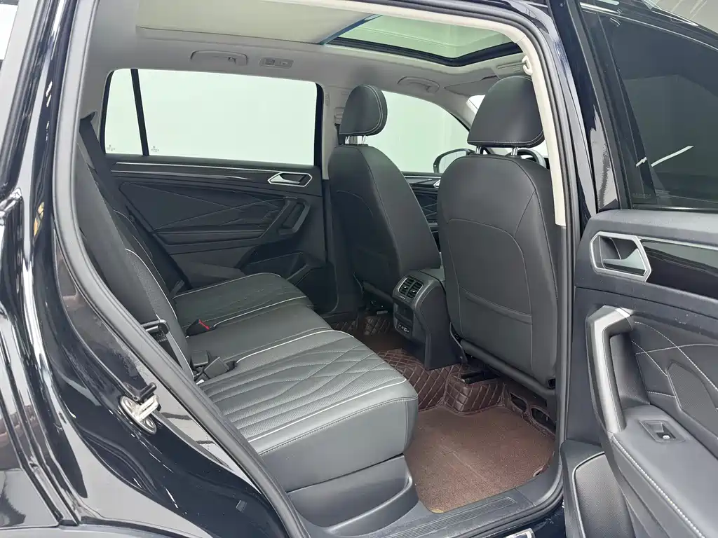Tiguan L 2023 280TSI automatic two-wheel drive Chaochuang limited edition купить на сайте DeffCars